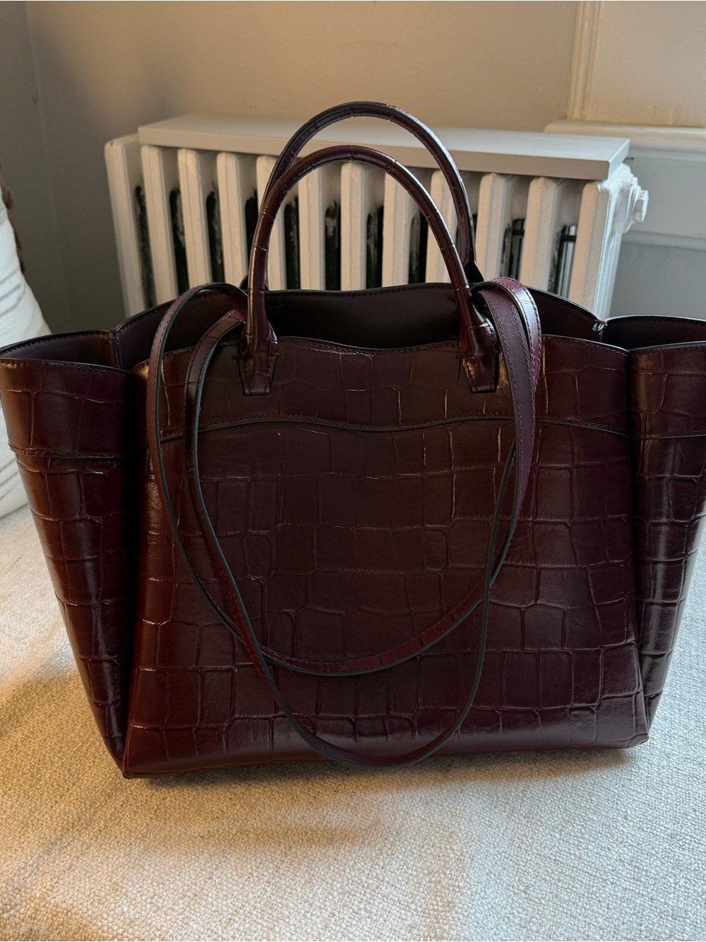 H&M Croc-Embossed two-way Tote in Burgundy like new